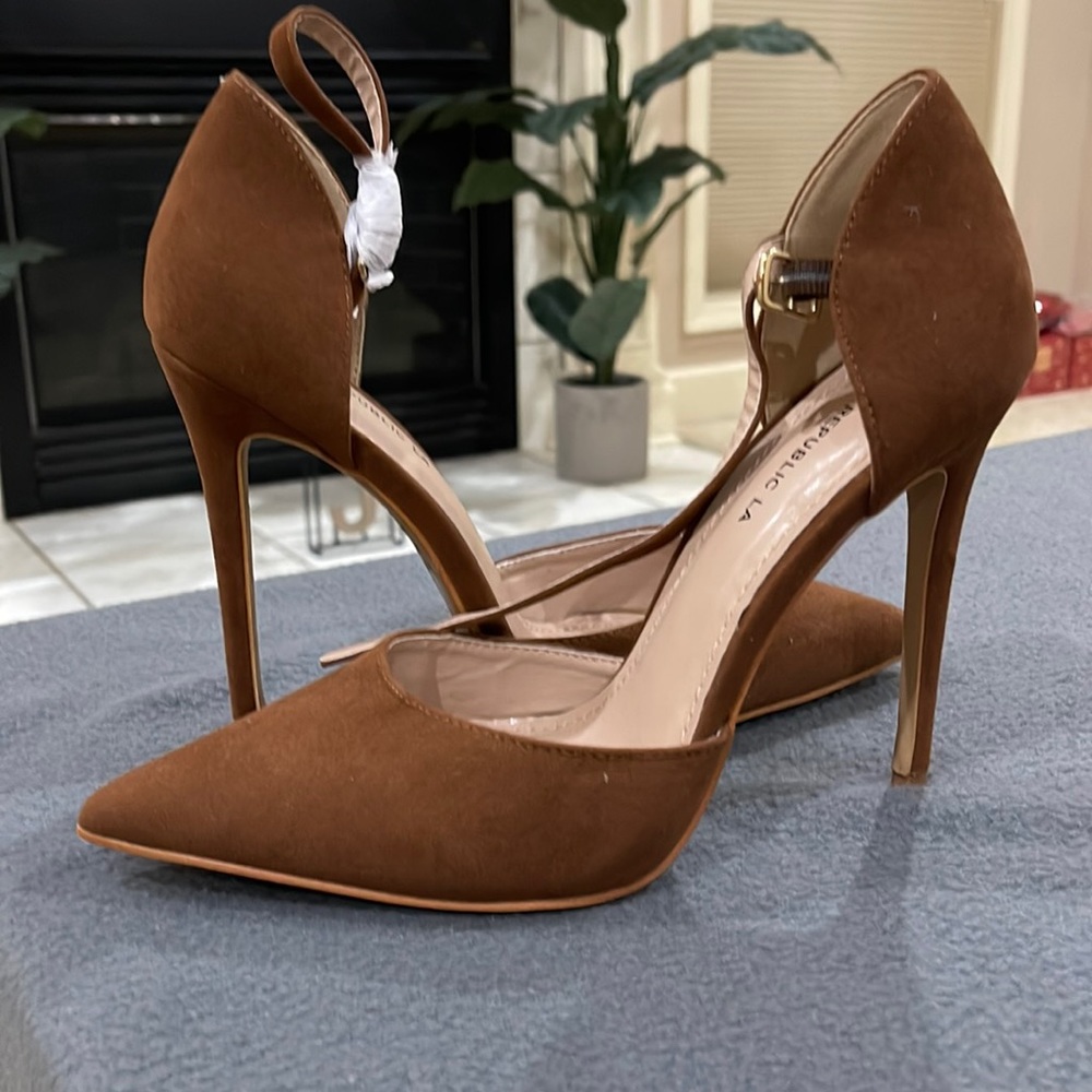 Brown heel size 9 never worn From Miss Lola